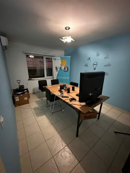 Tirane, jepet me qera zyre Kati 5, 107 m² 800 Euro (Dritan Hoxha)