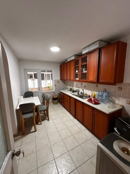 Tirane, jepet me qera zyre Kati 5, 107 m² 800 Euro (Dritan Hoxha)