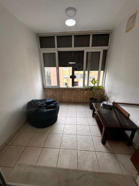Tirane, jepet me qera zyre Kati 5, 107 m² 800 Euro (Dritan Hoxha)