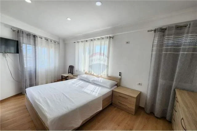 Tirane, jepet me qera apartament 2+1 Kati 9, 71 m² 600 Euro (Rruga Frosina Plaku)