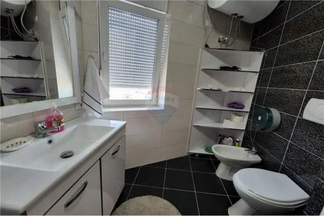 Tirane, jepet me qera apartament 2+1 Kati 9, 71 m² 600 Euro (Rruga Frosina Plaku)