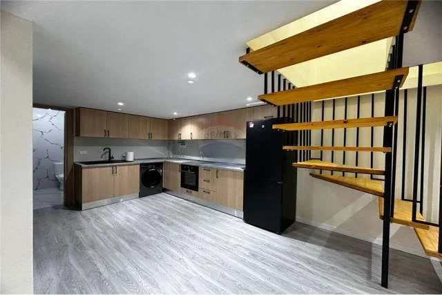 DUBLEX jepet me qera apartament 2+1+A Kati 1, 80 m² 600 Euro