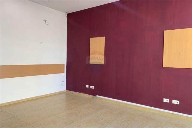 Tirane, jepet me qera ambjent biznesi Kati 2, 36 m² 450 Euro (Myslym Shyri)