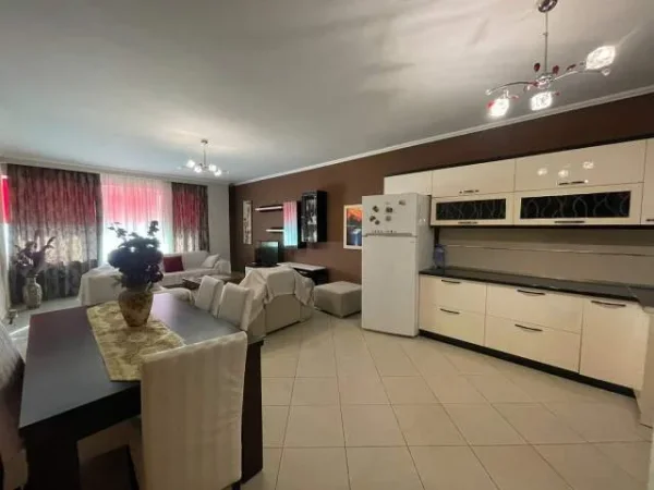 Tirane, jepet me qera apartament 2+1+BLK Kati 8, 90 m² 500 Euro (Rruga e Kavajes)
