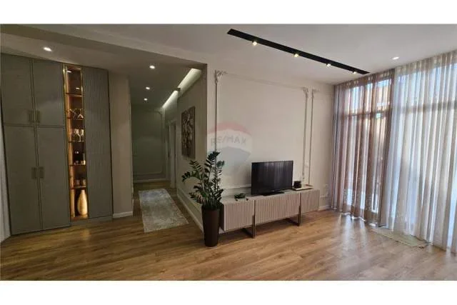 Tirane, jepet me qera apartament 3+1 Kati 0, 105 m² 950 Euro (Kodrat e Diellit)