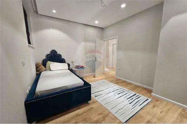 Tirane, jepet me qera apartament 3+1 Kati 0, 105 m² 950 Euro (Kodrat e Diellit)