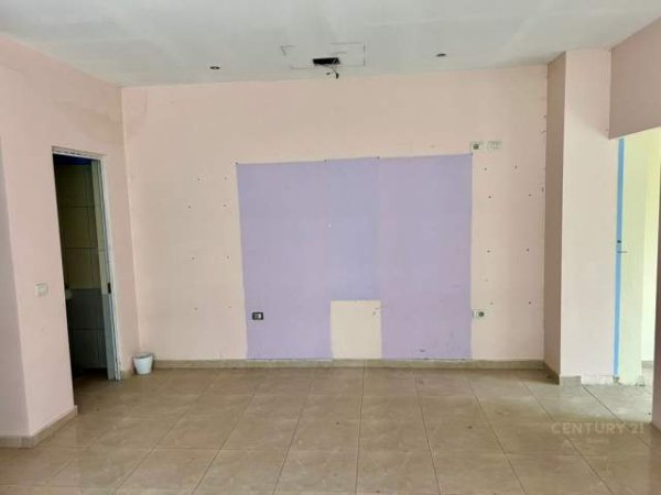 Tirane, jepet me qera ambjent biznesi Kati 0, 42 m² 350 Euro (Yzberisht)