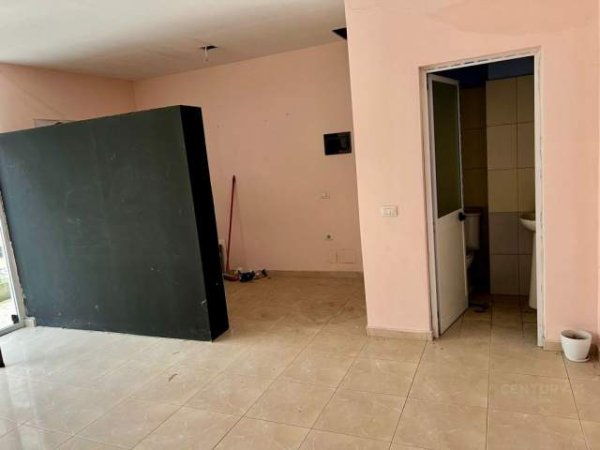 Tirane, jepet me qera ambjent biznesi Kati 0, 42 m² 350 Euro (Yzberisht)