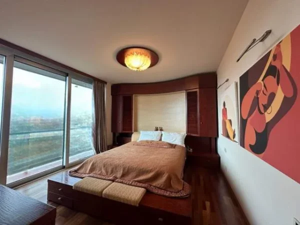 Tirane, jepet me qera apartament 3+1 Kati 9, 216 m² 2.000 Euro (Rruga e Elbasanit)