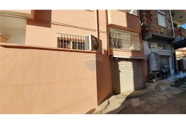 Tirane, jepet me qera shtepi Kati 1, 265 m² 1.500 Euro (vila gold)