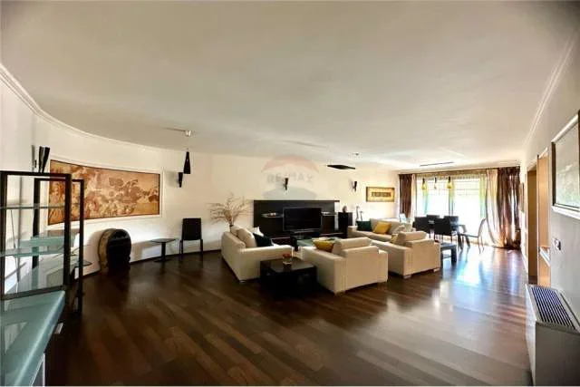 Tirane, jepet me qera apartament 2+1 90 m² 1.700 Euro (Stadiumi Air Albania)