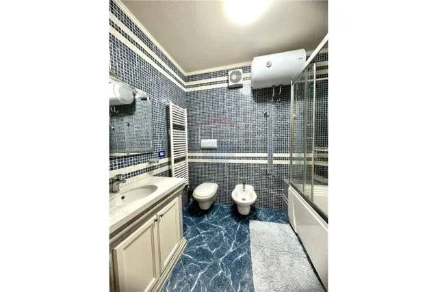 Tirane, jepet me qera apartament 2+1 90 m² 1.700 Euro (Stadiumi Air Albania)