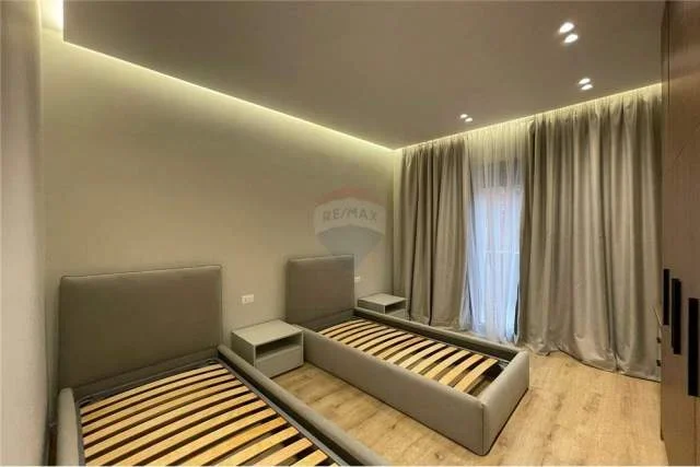 Tirane, jepet me qera apartament 2+1 Kati 2, 106 m² 1.200 Euro (Kompleksi Delijorgji)
