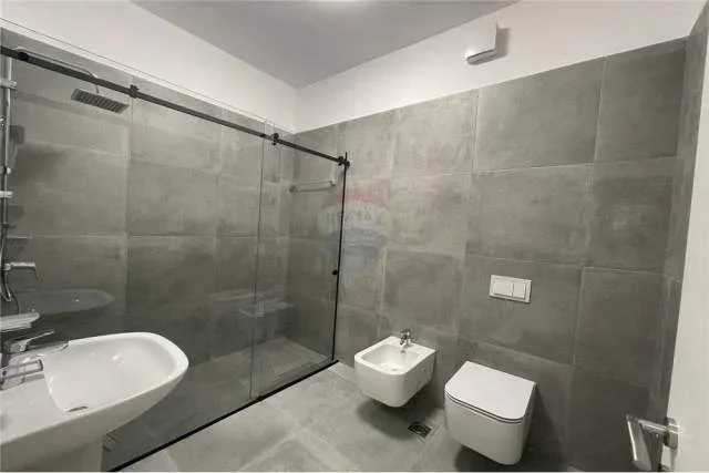 Tirane, jepet me qera apartament 2+1 Kati 2, 106 m² 1.200 Euro (Kompleksi Delijorgji)