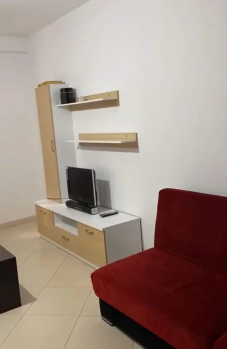 Tirane, jepet me qera 2+1+2 100 m² 450  (Selite)