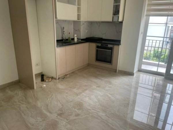 Tirane, jepet me qera 200 m² 1.000 Euro (5 maj)