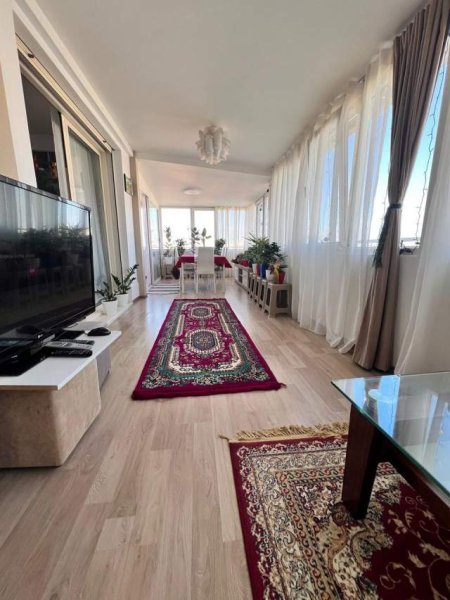 Tirane, jepet me qera apartament 3+1 Kati 8, 115 m² 550 Euro (Astir)