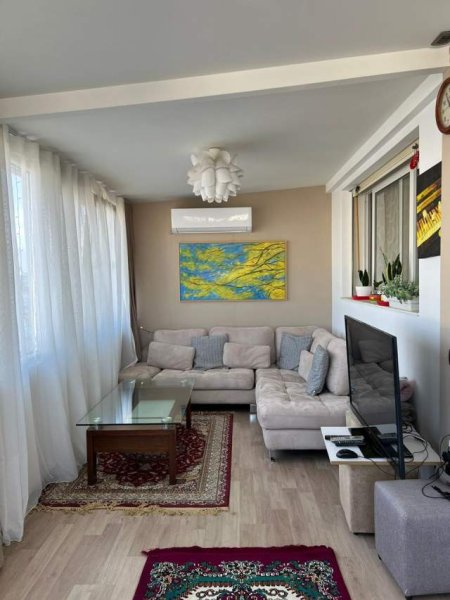 Tirane, jepet me qera apartament 3+1 Kati 8, 115 m² 550 Euro (Astir)