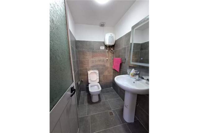 Tirane, jepet me qera dyqan Kati 0, 40 m² 370 Euro (Bulevardi i Ri)