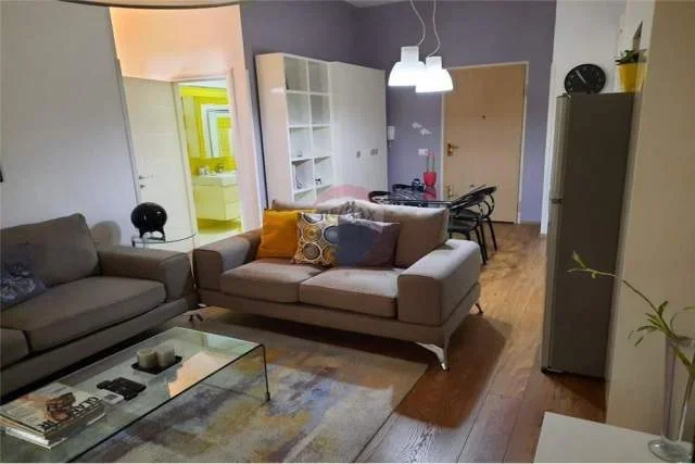 Tirane, jepet me qera apartament 2+1 Kati 2, 95 m² 650 Euro (Stadiumi Dinamo)