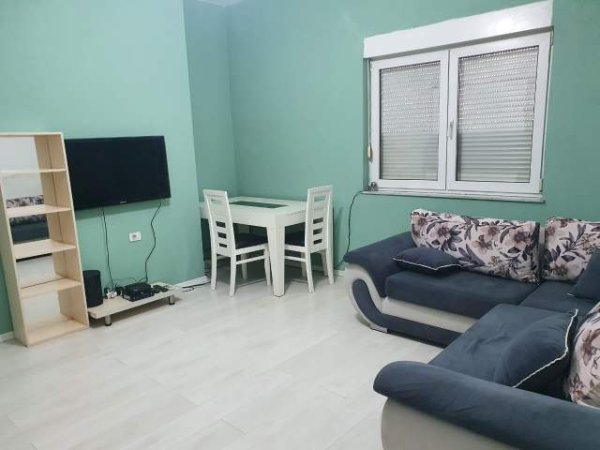 Tirane, jepet me qera apartament 1+1 Kati 3, 50 m² 400 Euro (Rruga e Elbasanit)