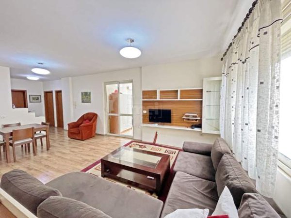 Tirane, jepet me qera apartament 2+1+BLK Kati 7, 94 m² 350 Euro (Selvia)
