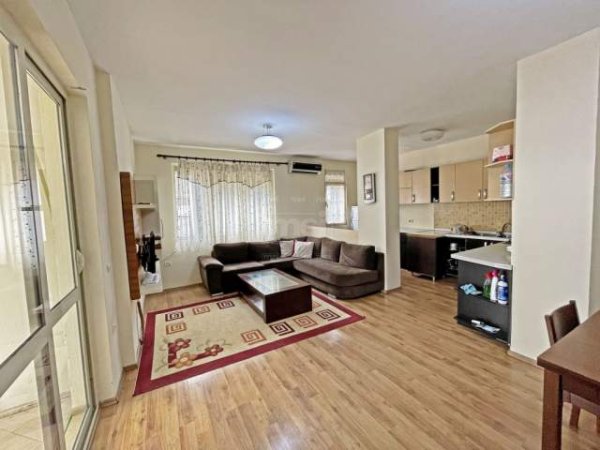 Tirane, jepet me qera apartament 2+1+BLK Kati 7, 94 m² 350 Euro (Selvia)