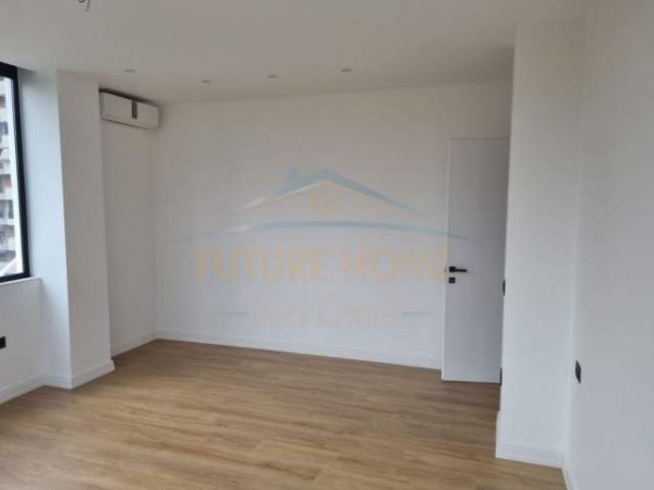 Tirane, jepet me qera apartament 4+1+BLK Kati 5, 136 m² 1.350 Euro (Bllok)