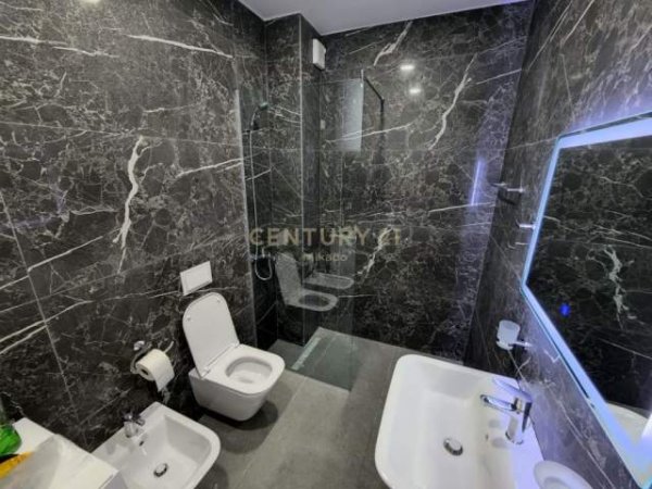 Tirane, Kompleksi Square 21 shesim garsoniere mobilim luksoz, 42 m² 78.250 Euro (Rruga e kavajes)