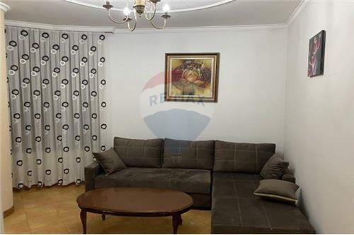 Tirane, jap me qera apartament 2+1+BLK Kati 3, 85 m² 350 Euro (Rruga Bardhyl)