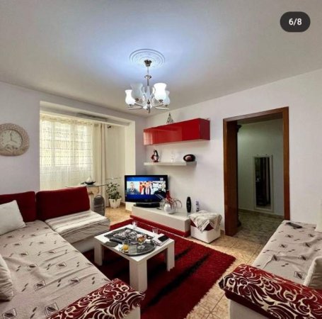 Tirane, jepet me qera apartament 2+1 400 Euro