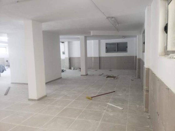 Tirane, jepet me qera garazh Kati 0, 240 m² 700 Euro (RRUGA HERMAN GMEINER)