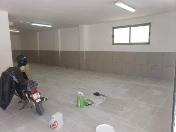 Tirane, jepet me qera garazh Kati 0, 240 m² 700 Euro (RRUGA HERMAN GMEINER)
