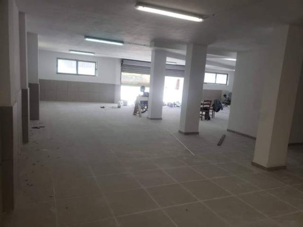 Tirane, jepet me qera garazh Kati 0, 240 m² 700 Euro (RRUGA HERMAN GMEINER)