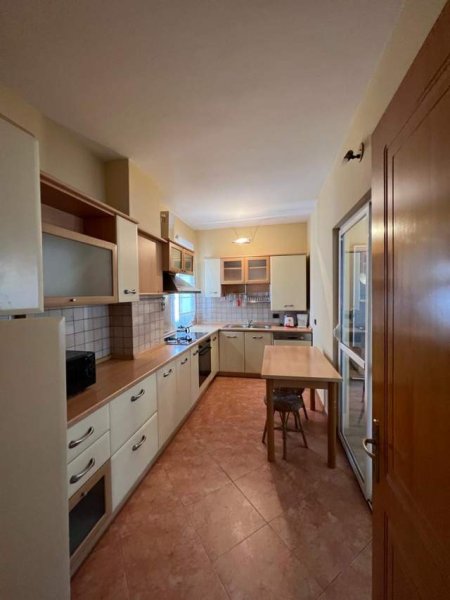 Tirane, jepet me qera apartament Kati 2, 105 m² 500 Euro (Rruga e Barrikadave)