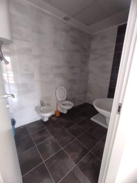 Tirane, jepet me qera apartament 1+1+A+BLK Kati 1, 73 m² 500 Euro