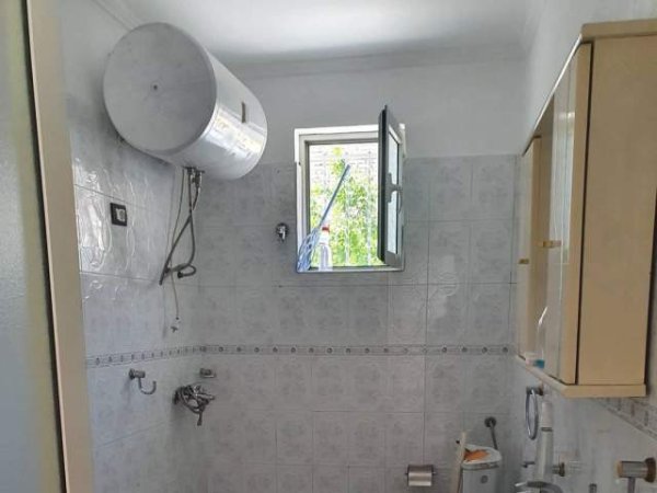Tirane, jepet me qera apartament 1+1 Kati 1, 60 m² 33.000 Leke (niko avrami, allias)
