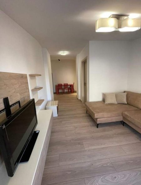 Tirane, jepet me qera apartament 1+1 Kati 5, 65 m² 350 Euro (Bill Klinton)