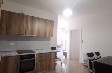Tirane, jepet me qera apartament 1+1 Kati 7, 75 m² 700 Euro
