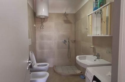 Tirane, jepet me qera apartament 1+1 Kati 7, 75 m² 700 Euro