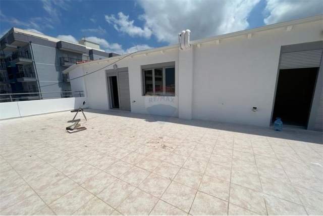 Vlore, shitet Penthouse 2+1+BLK Kati 10, 135 m² 106.000 Euro (Rruga Cajupi)