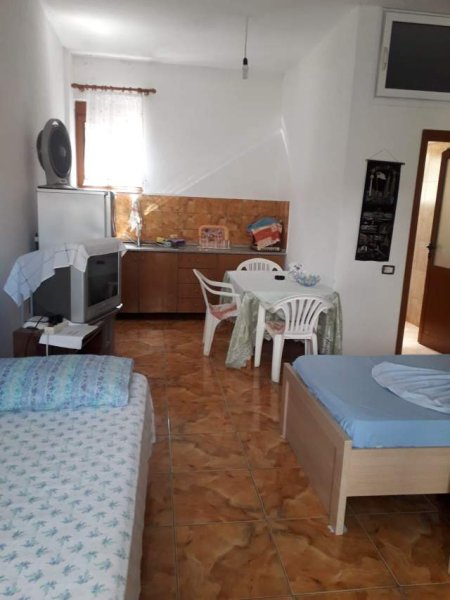 Vlore, jap me qera garsonier 1 Katshe Kati 1, 30 m² 20 Euro (Rrushit Gorishova), 200 m nga vija bregdetare, Zona Lungomares