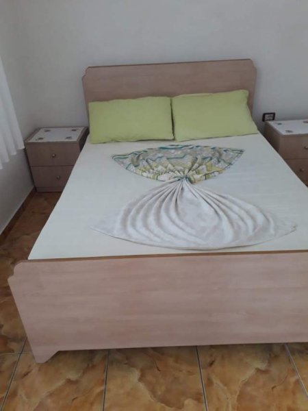 Vlore, jap me qera garsonier 1 Katshe Kati 1, 30 m² 20 Euro (Rrushit Gorishova), 200 m nga vija bregdetare, Zona Lungomares