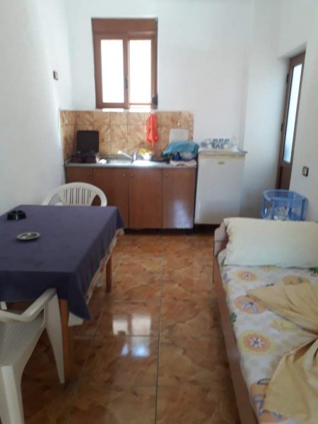 Vlore, jap me qera garsonier 1 Katshe Kati 1, 30 m² 20 Euro (Rrushit Gorishova), 200 m nga vija bregdetare, Zona Lungomares