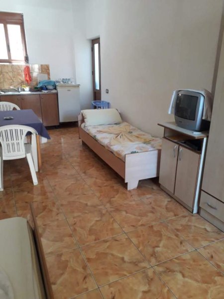 Vlore, jap me qera garsonier 1 Katshe Kati 1, 30 m² 20 Euro (Rrushit Gorishova), 200 m nga vija bregdetare, Zona Lungomares