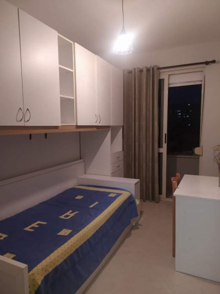 Tirane, jepet me qera apartament 3+1+BLK Kati 4, 100 m² 420 Euro (Rruga ylbere Bylykbashi)