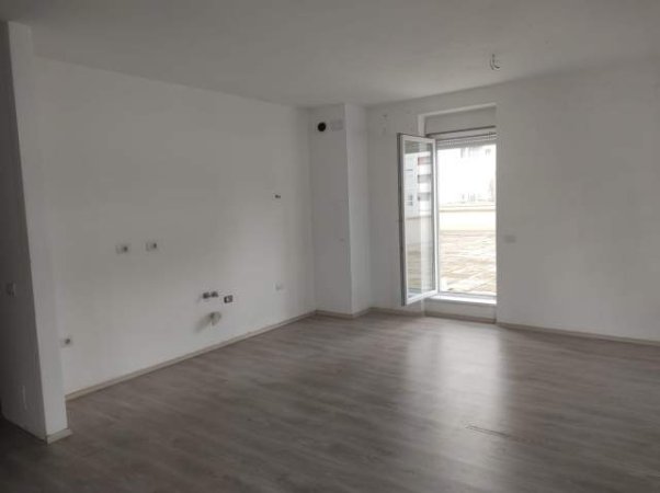 Tirane, jepet me qera apartament Kati 4, 99 m² 430 Euro (Frosina Plaku)