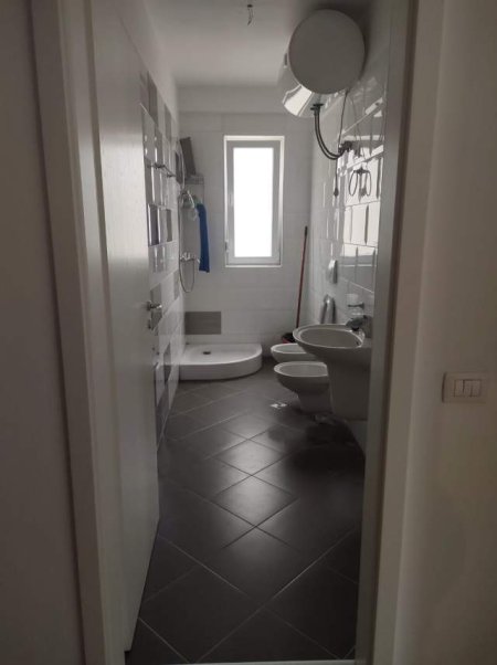 Tirane, jepet me qera apartament Kati 4, 99 m² 430 Euro (Frosina Plaku)