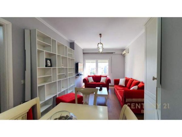 Tirane, jepet me qera apartament 2+1 Kati 5, 70 m² 450 Euro (Petro Korcari)