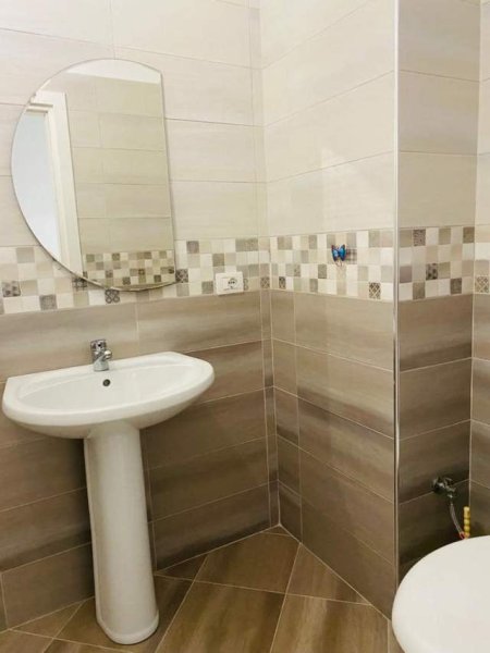 Tirane, jepet me qera apartament 2+1 Kati 4, 100 m² 450 Euro (Din Bosko)